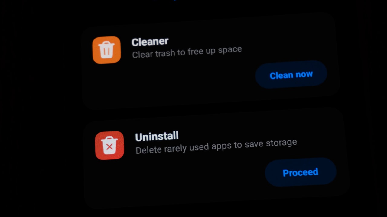 App cleaner and uninstaller options on dark background